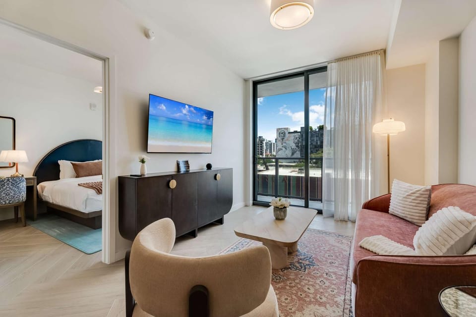 Wynwood Pad- Stylish Apt with View & Rooftop Pool House in Miami