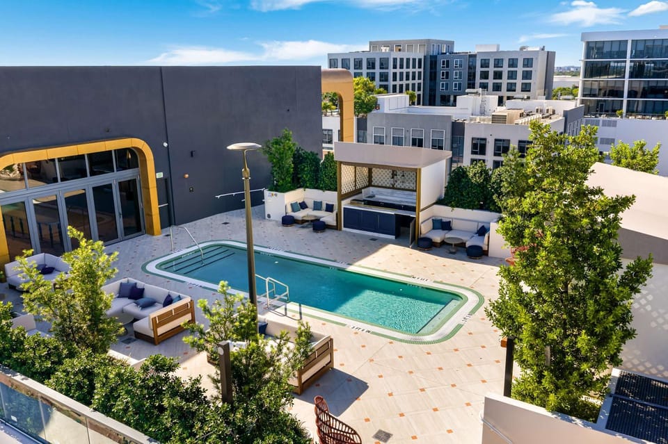 Wynwood Pad- Stylish Apt with View & Rooftop Pool House in Miami