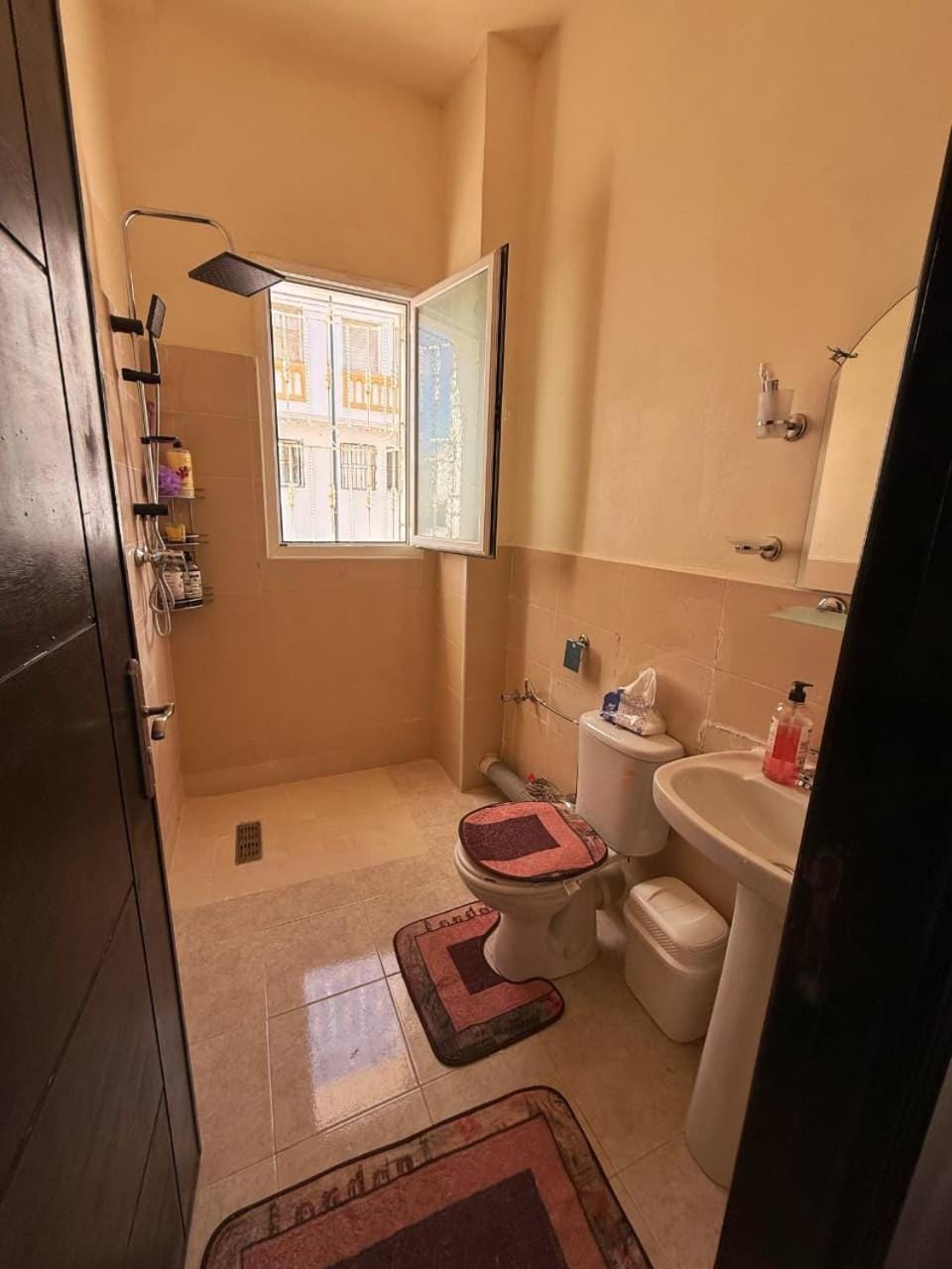Appartement Moderne en Residence Fermee avec Piscine A 5 min de la Plage et de l Aeroport Apartment in Tangier
