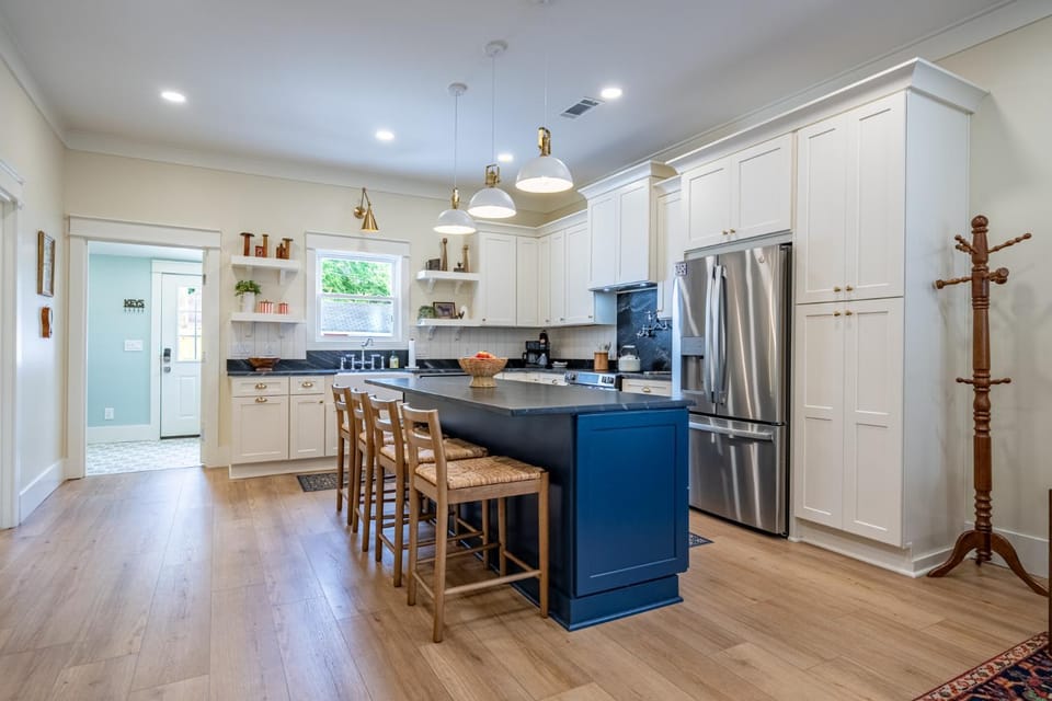 Newly Renovated Historic Atco Village Retreat House in Cartersville
