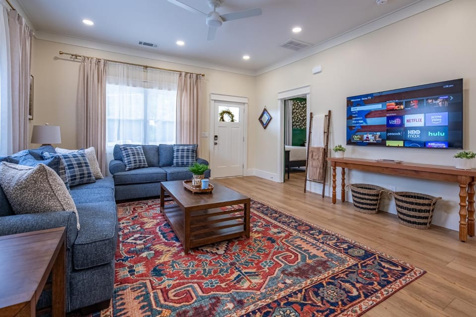 Newly Renovated Historic Atco Village Retreat House in Cartersville