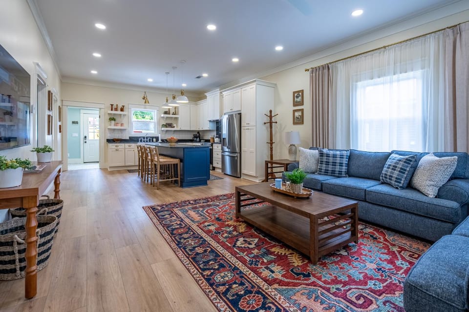 Newly Renovated Historic Atco Village Retreat House in Cartersville