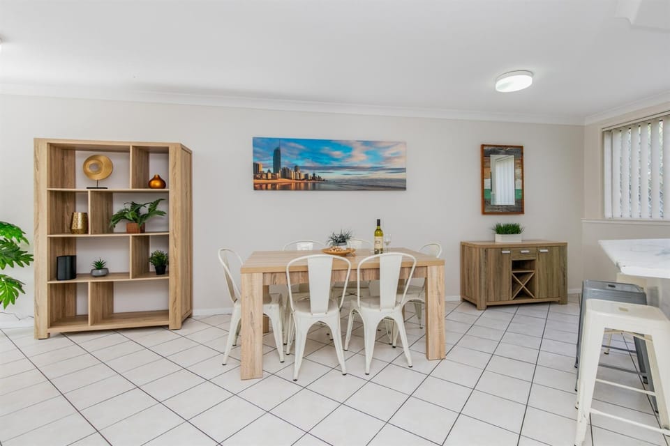 Bliss On Beach Parade Apartment in Surfers Paradise
