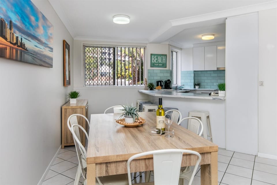 Bliss On Beach Parade Apartment in Surfers Paradise