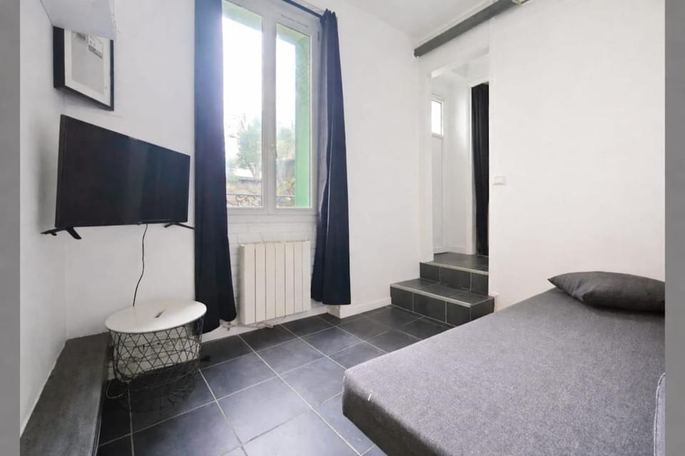 Charming studio Parc des expo and Paris Apartment in Vanves