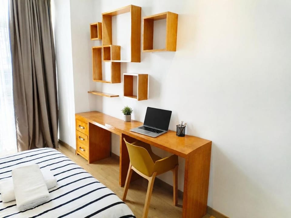 Bed, Library, Photo of the whole room, Bedroom