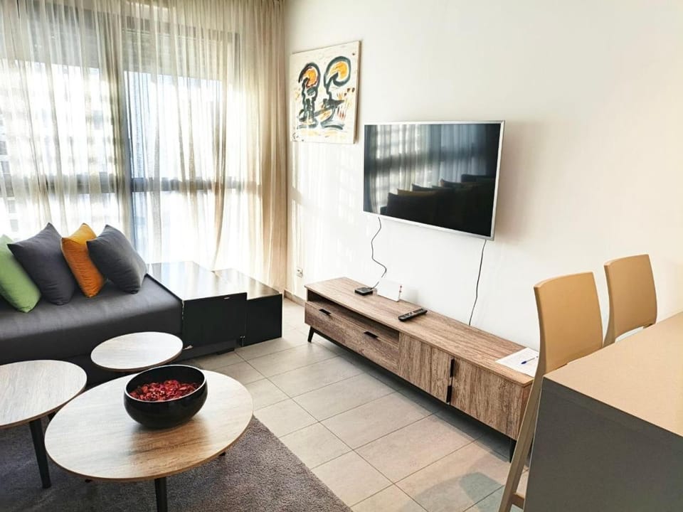 TV and multimedia, Living room, Seating area, Evening entertainment