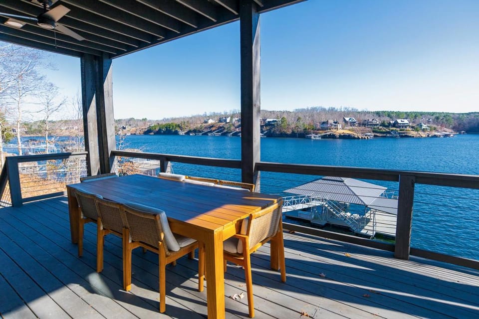 Stone Shore Luxury Lake Retreat House in Lewis Smith Lake