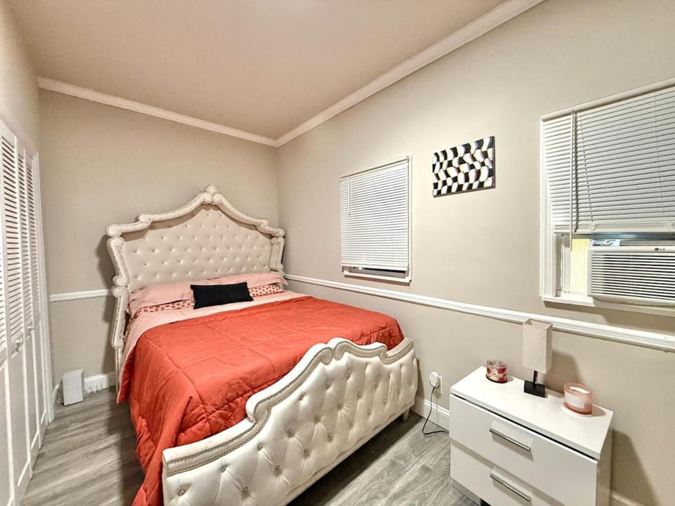 Washer dryer 20 minutes to New York City Apartment in North Bergen
