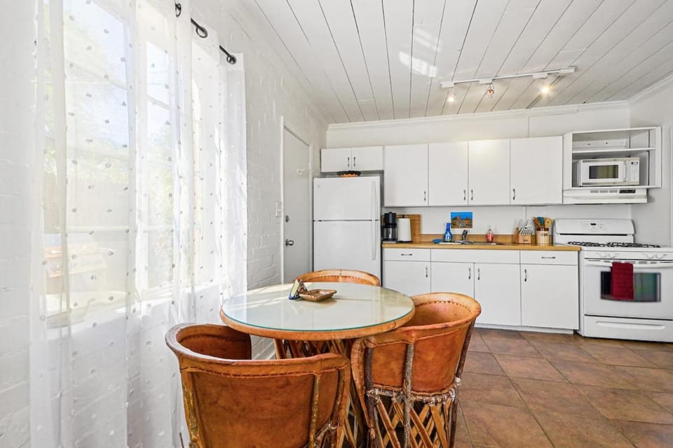 Casita Laguna - Blenman Elm Casita with Private Yard and Parking House in Tucson