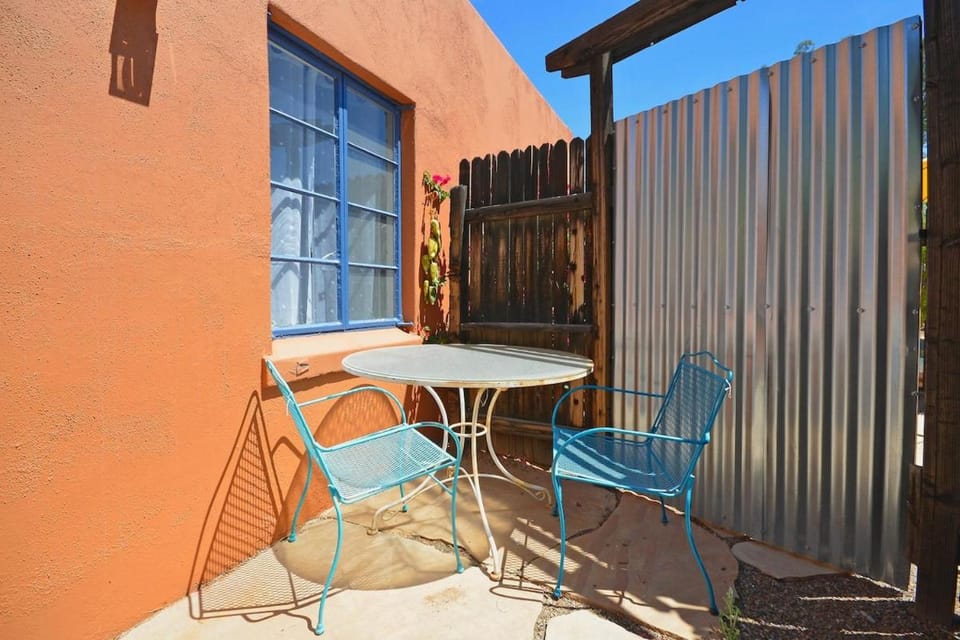 Casita Laguna - Blenman Elm Casita with Private Yard and Parking House in Tucson