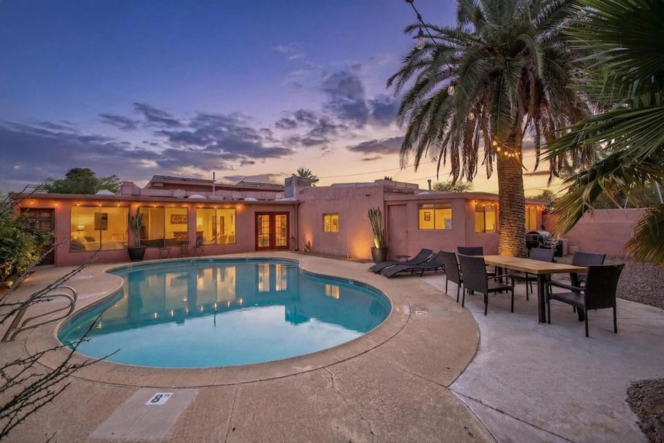 Tres Palmas - 3BD 2BA Central Adobe Retreat with Private Pool House in Tucson