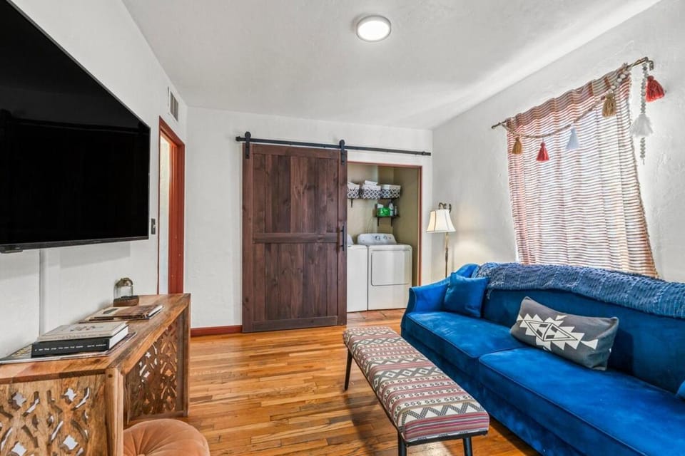 Tres Palmas - 3BD 2BA Central Adobe Retreat with Private Pool House in Tucson