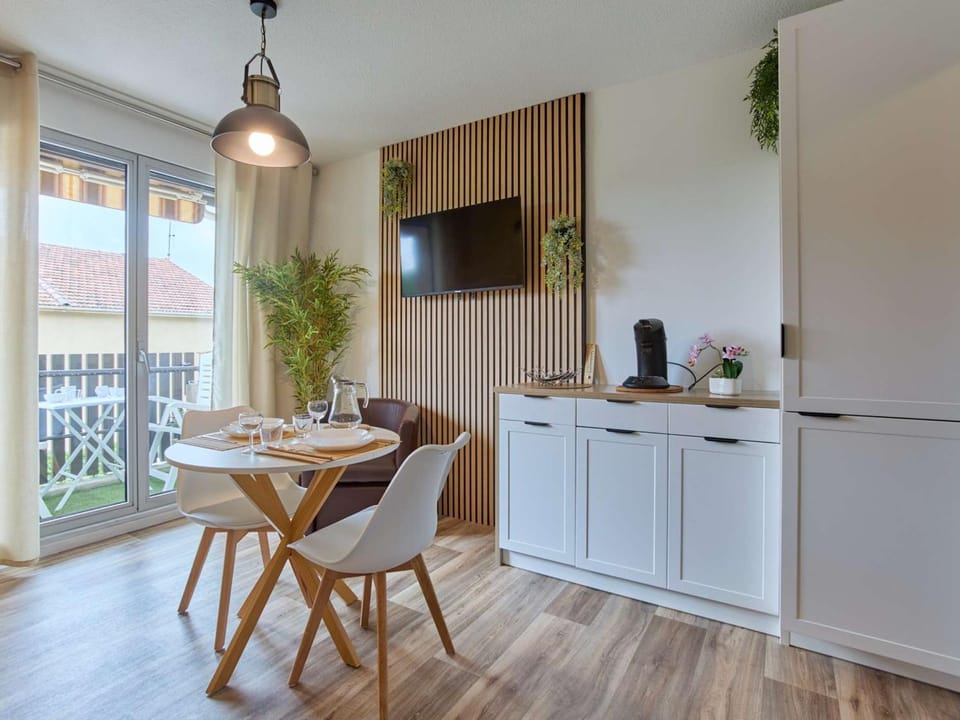 Studio avec balcon, parking, animaux OK - 2 pers. - FR-1-841-89 Apartment in Occitanie