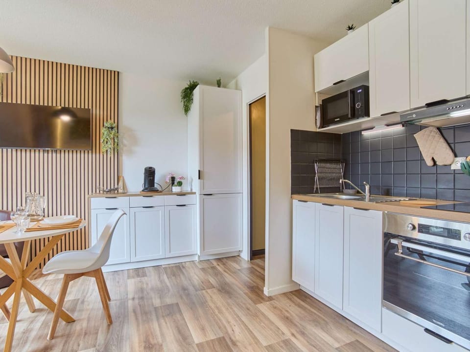 Studio avec balcon, parking, animaux OK - 2 pers. - FR-1-841-89 Apartment in Occitanie