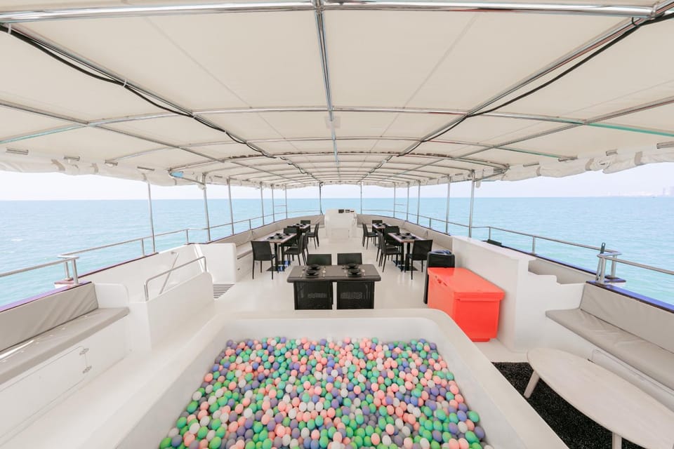 Swimming pool, Breakfast