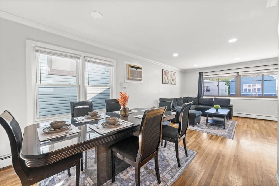 NYC & MetLife Luxury 3 bedroom Home Free Parking Apartment in Bayonne