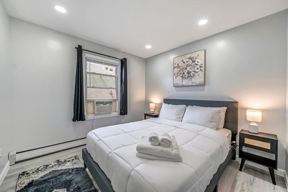 Modern 3 BR Home-30 min to NYC & MetLife World Cup Apartment in Bayonne