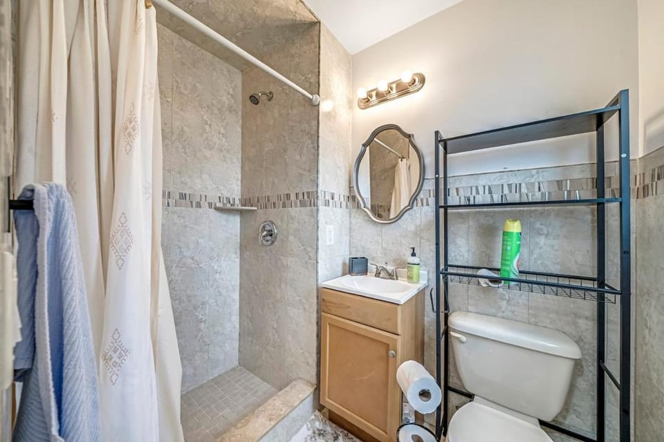 Modern 3 BR Home-30 min to NYC & MetLife World Cup Apartment in Bayonne