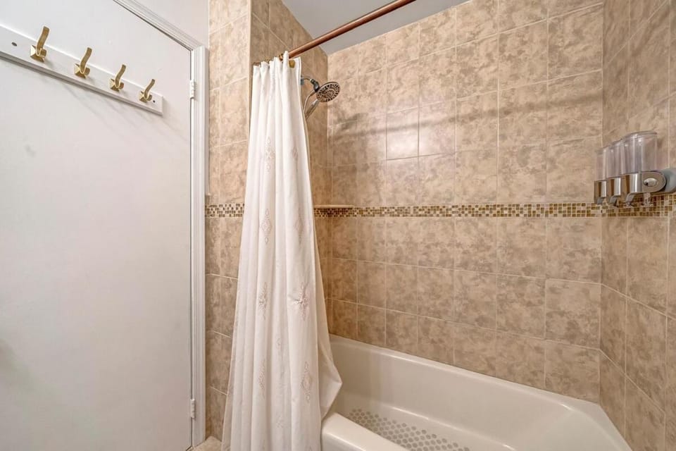 Modern 3 BR Home-30 min to NYC & MetLife World Cup Apartment in Bayonne
