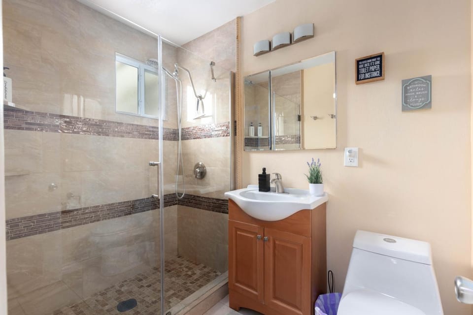 Shower, Toilet, Bathroom, Bath
