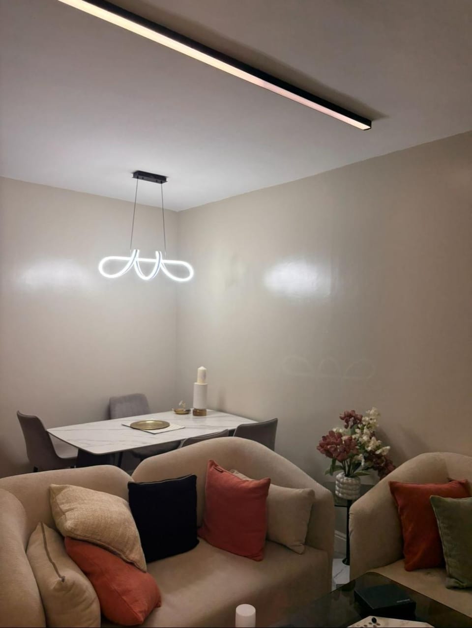 Luxury 3-bedroom apartment with a balcony and a direct view of Olaya Street Apartment in Riyadh