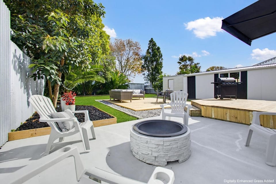 Luxury Art Deco Coastal Retreat House in Napier