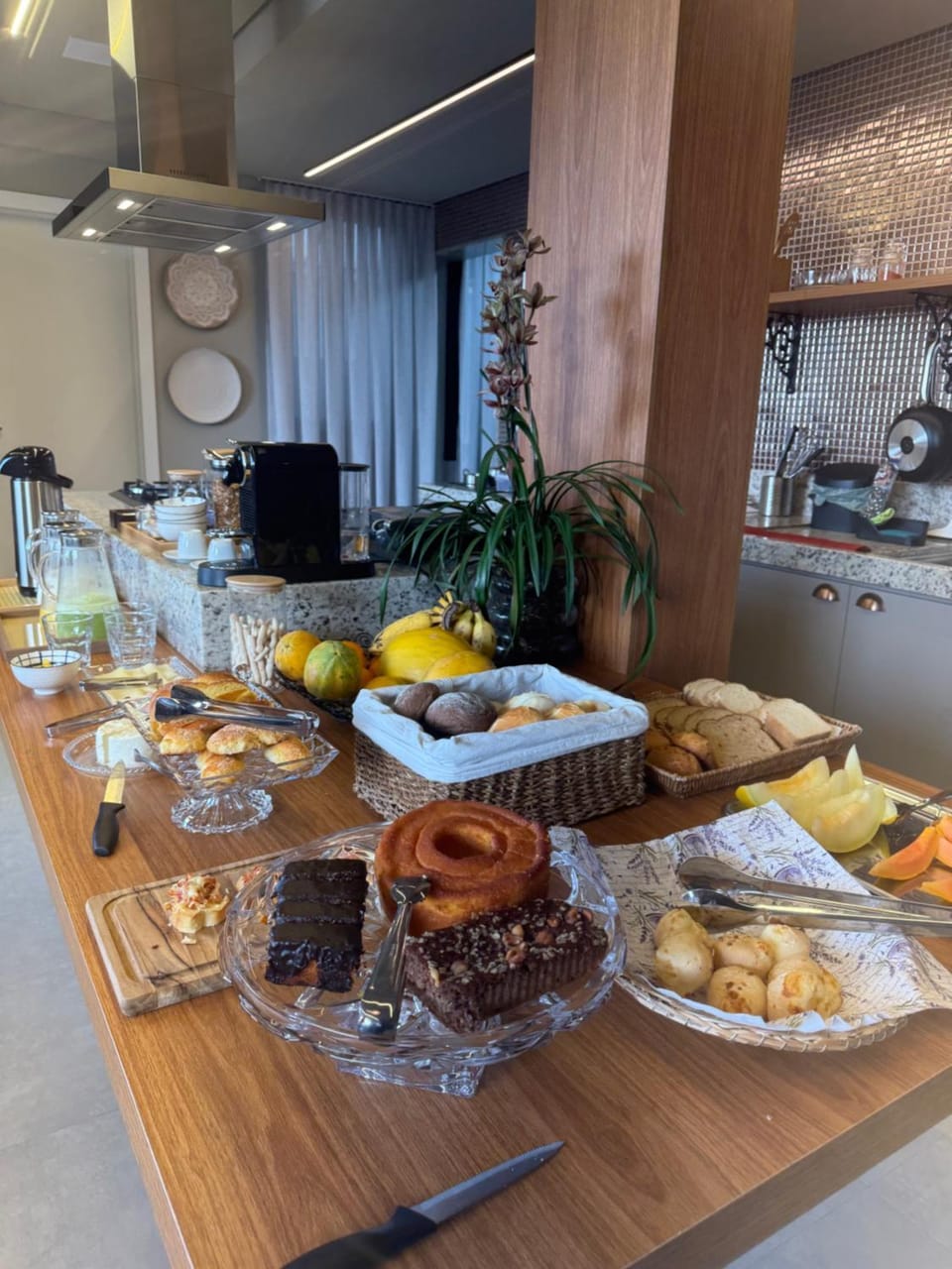 Property building, Breakfast