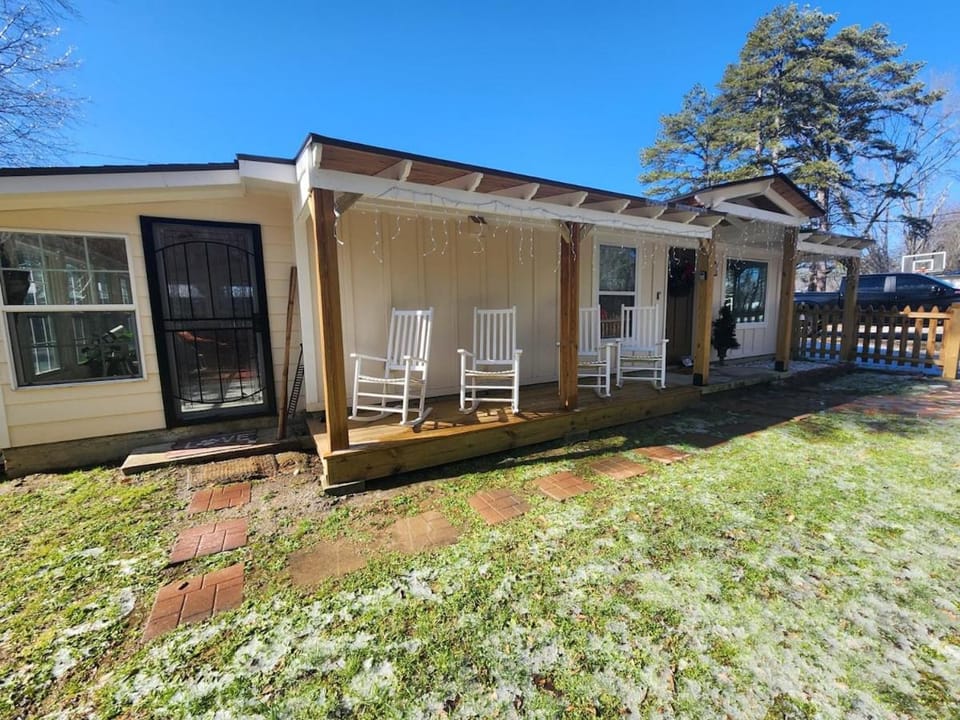 Charming and Cozy! House in Toccoa