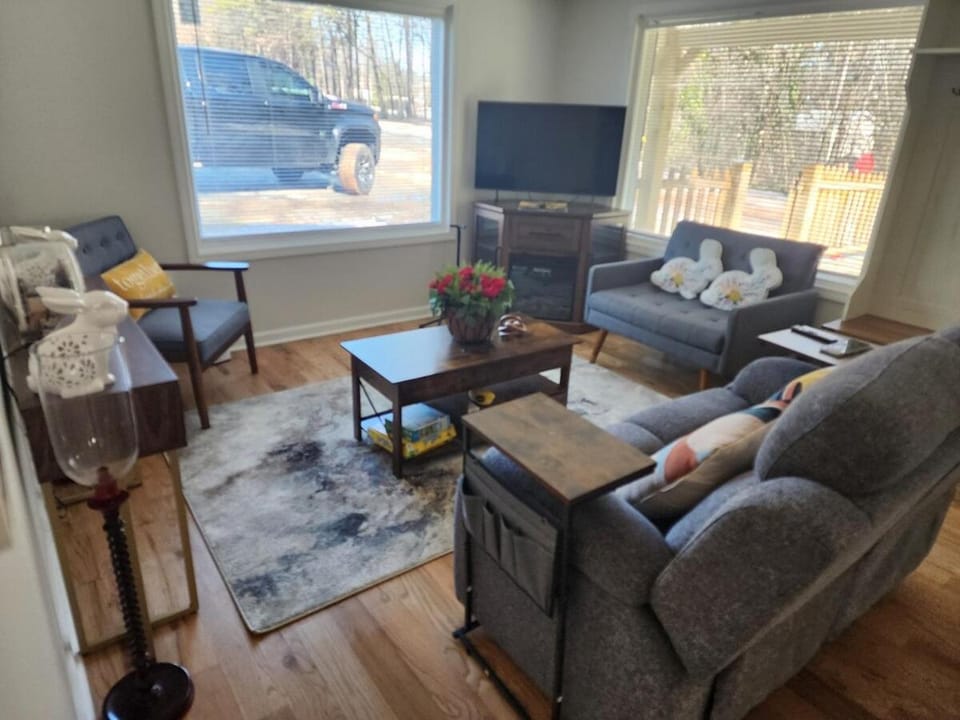 Charming and Cozy! House in Toccoa