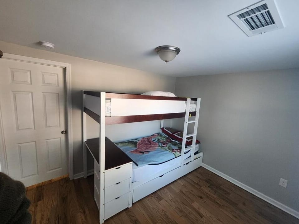 Charming and Cozy! House in Toccoa