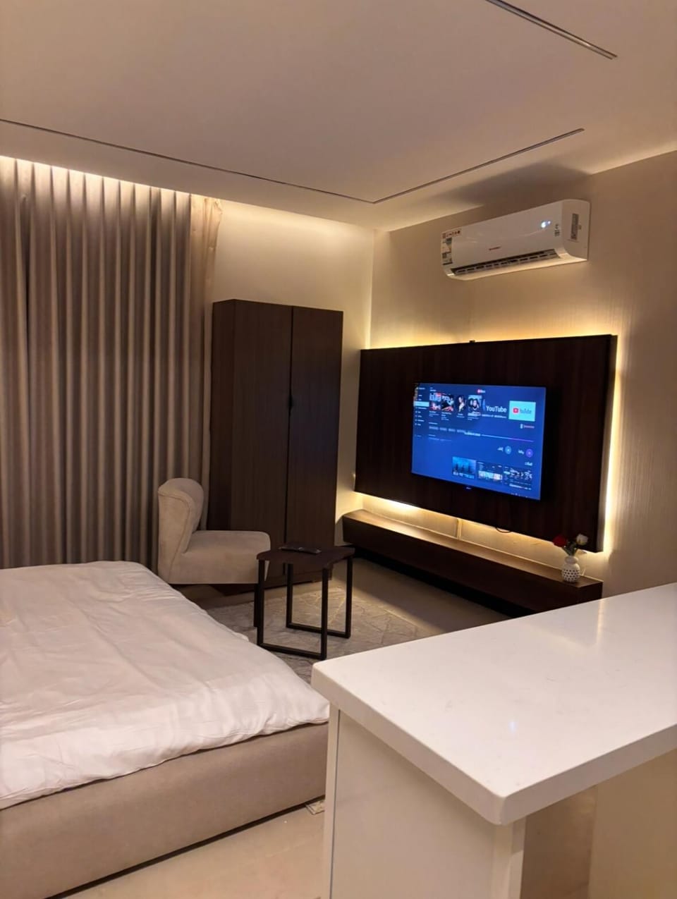 Luxury Studio Smart Entry Private Parking Apartment in Riyadh