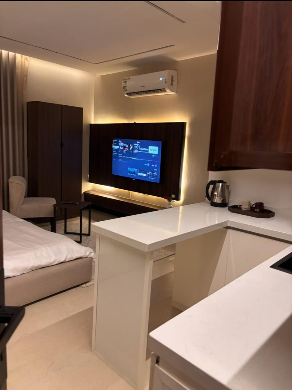 Luxury Studio Smart Entry Private Parking Apartment in Riyadh