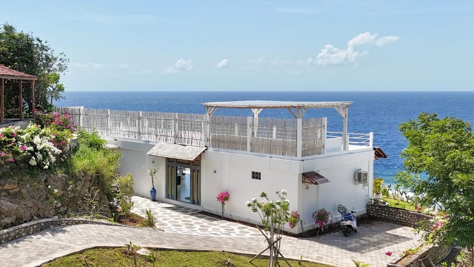 Property building, Spring, Day, Natural landscape, View (from property/room), Balcony/Terrace, Sea view