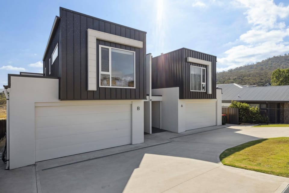 Blue H2O House in East Jindabyne