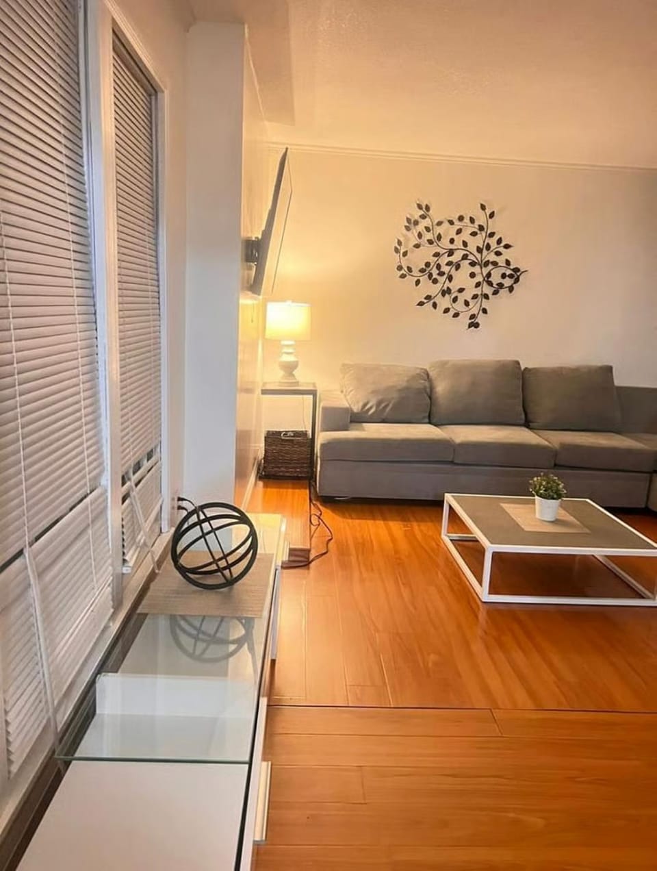 "Celeste" Stunning 5 bd, 2 ba home in Riverside on Celeste Dr House in Riverside