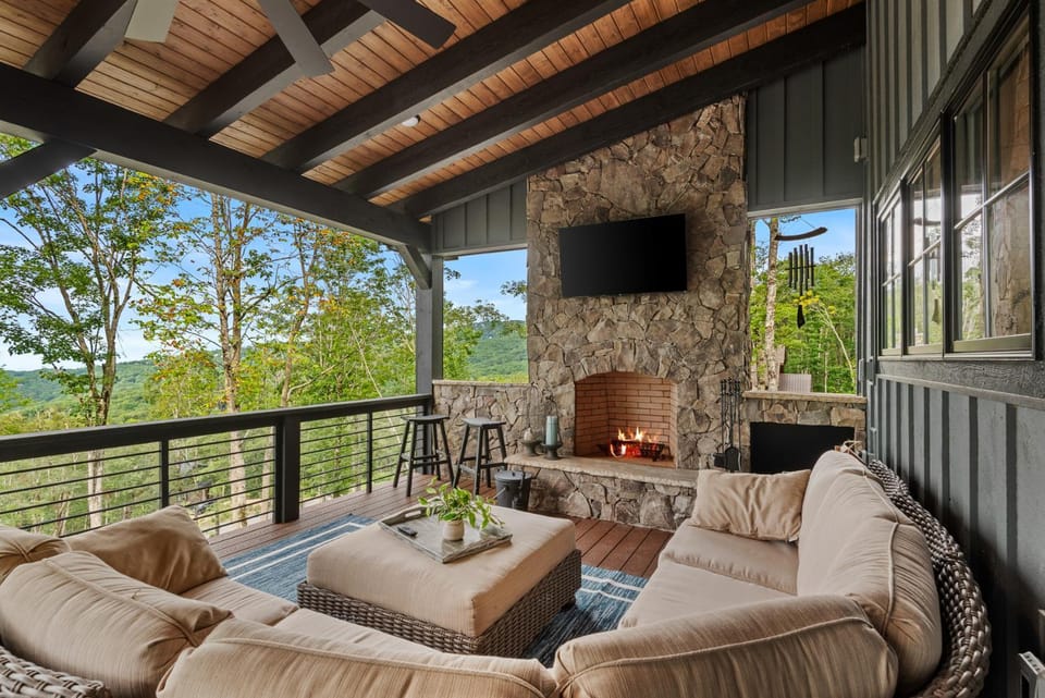 The JEM Mine at Eagles Nest - Views Hot Tub Ping Pong Foosball 3 Fireplaces House in Beech Mountain