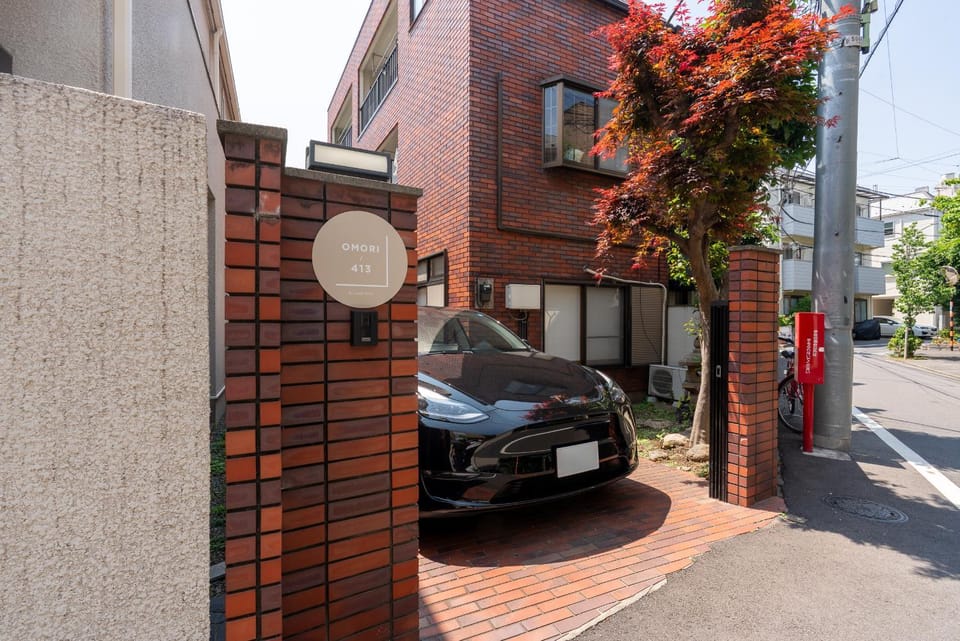 Property building, Day, Location, Parking