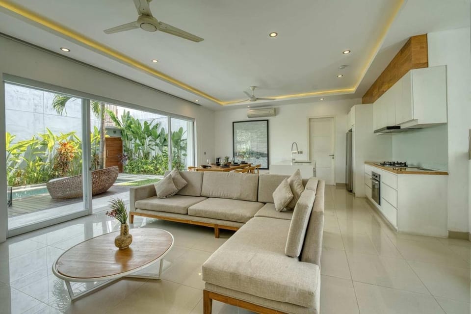 Gregana Villa - Modern 3BR in the Heart of Seminyak Villa in North Kuta