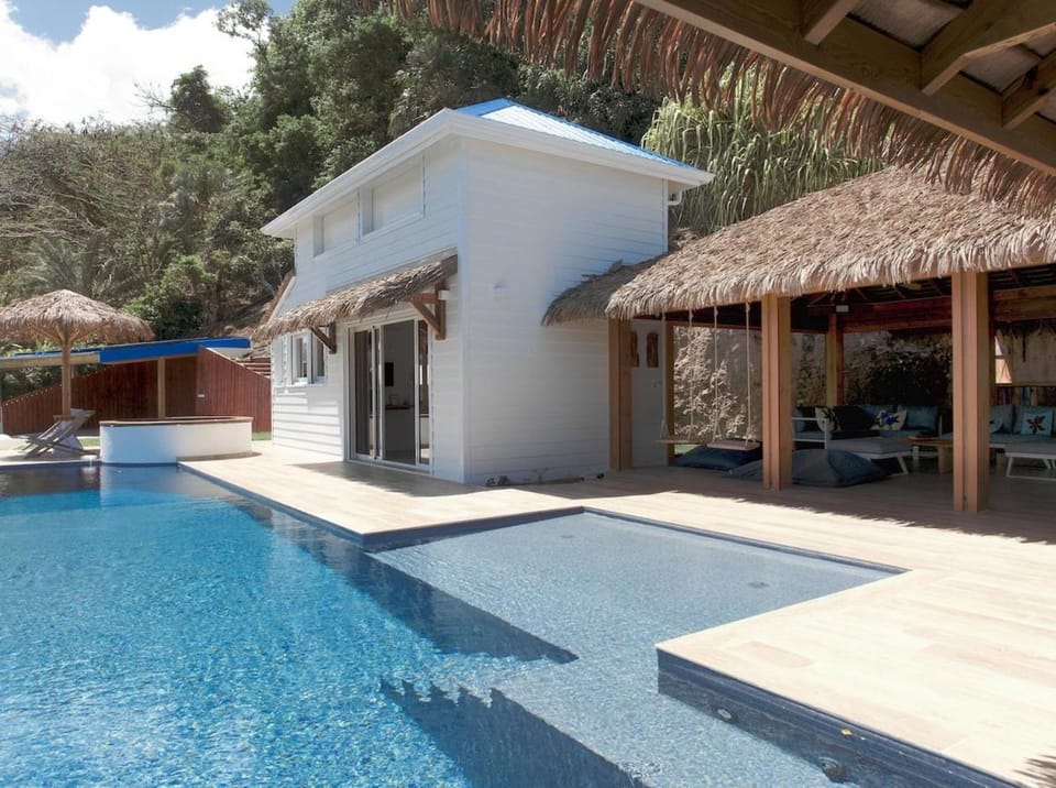 Le Bungalow - prestige 5 étoiles - 1 suite - piscine & jacuzzi - vue mer exceptionnelle Villa in Leeward Islands