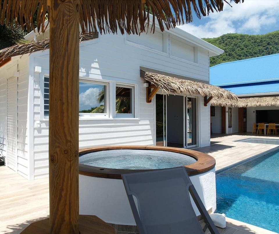 Le Bungalow - prestige 5 étoiles - 1 suite - piscine & jacuzzi - vue mer exceptionnelle Villa in Leeward Islands
