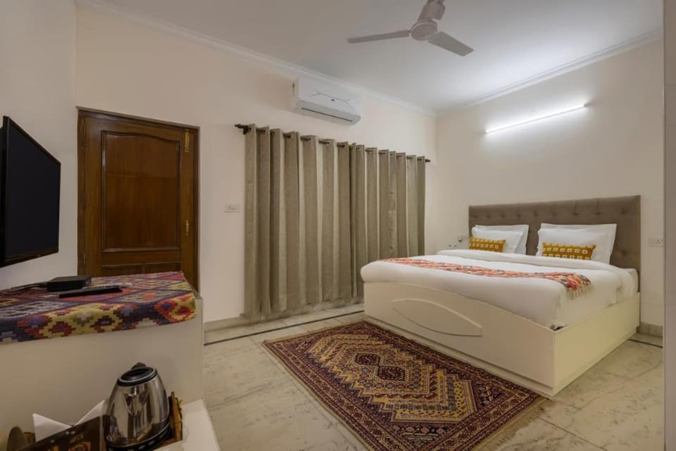 The Dew Drops Kasauli I Near Mall Road Kasauli I Sun Set View I Open Terrace I Bath Tub I Multi-Cuisine Apartment in Himachal Pradesh