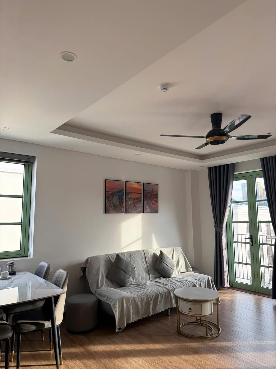 Living room, Seating area, Dining area
