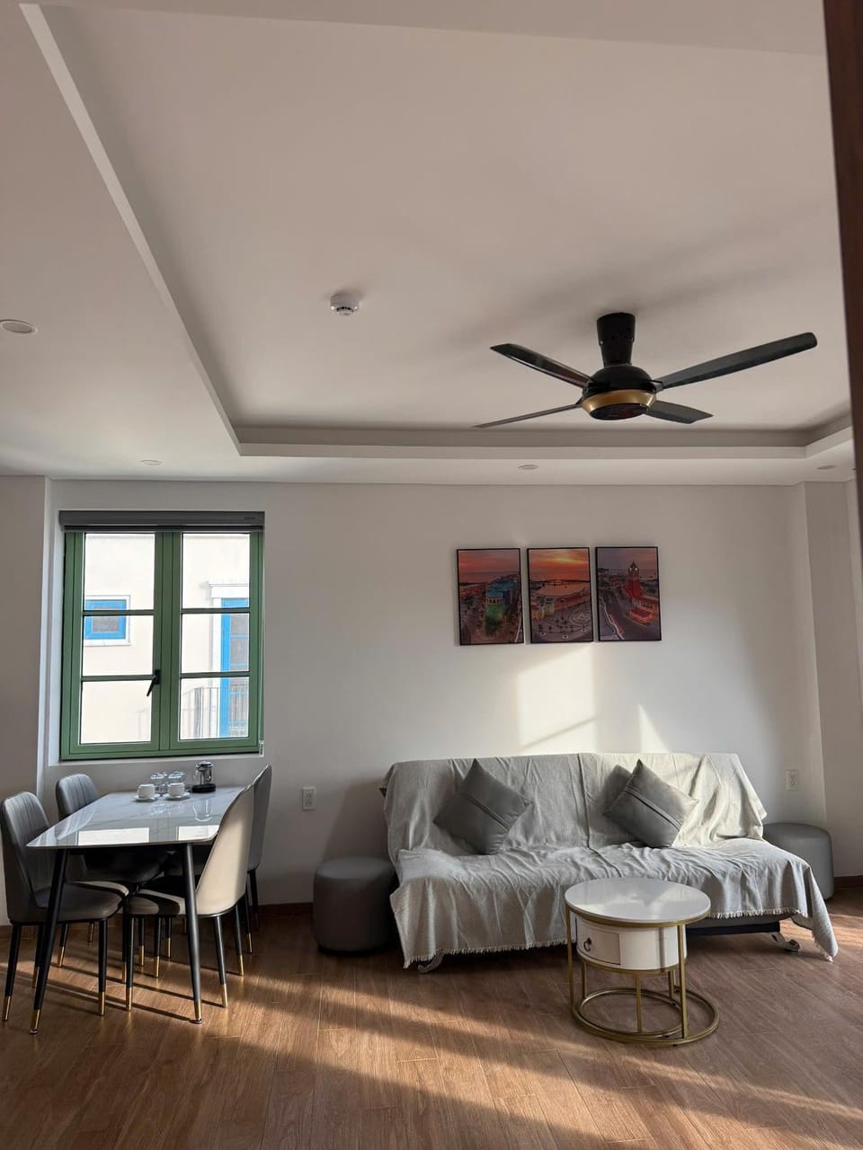 Living room, Seating area, Dining area