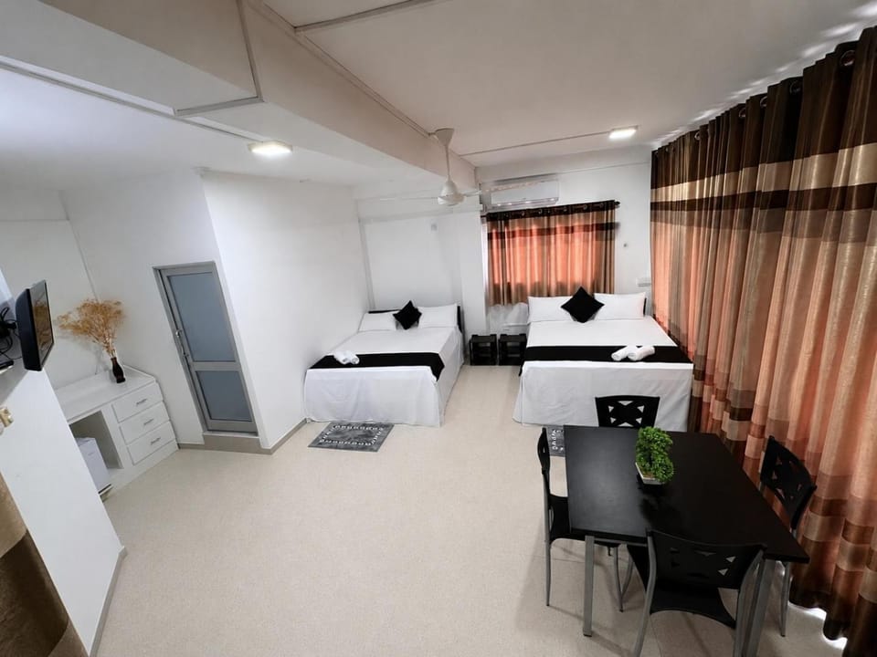 RockView Family Guest House Bed and Breakfast in Sri Lanka