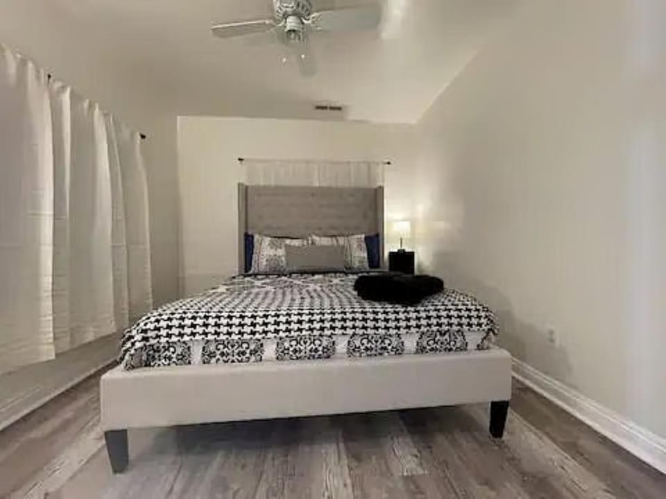 "Chambray" Moreno Valley - Stunning 4 bd, 2 ba home with AC and laundry House in Moreno Valley