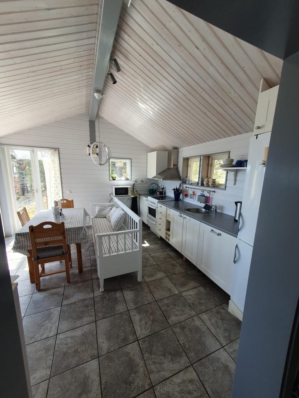 Kitchen or kitchenette, Dining area, stove