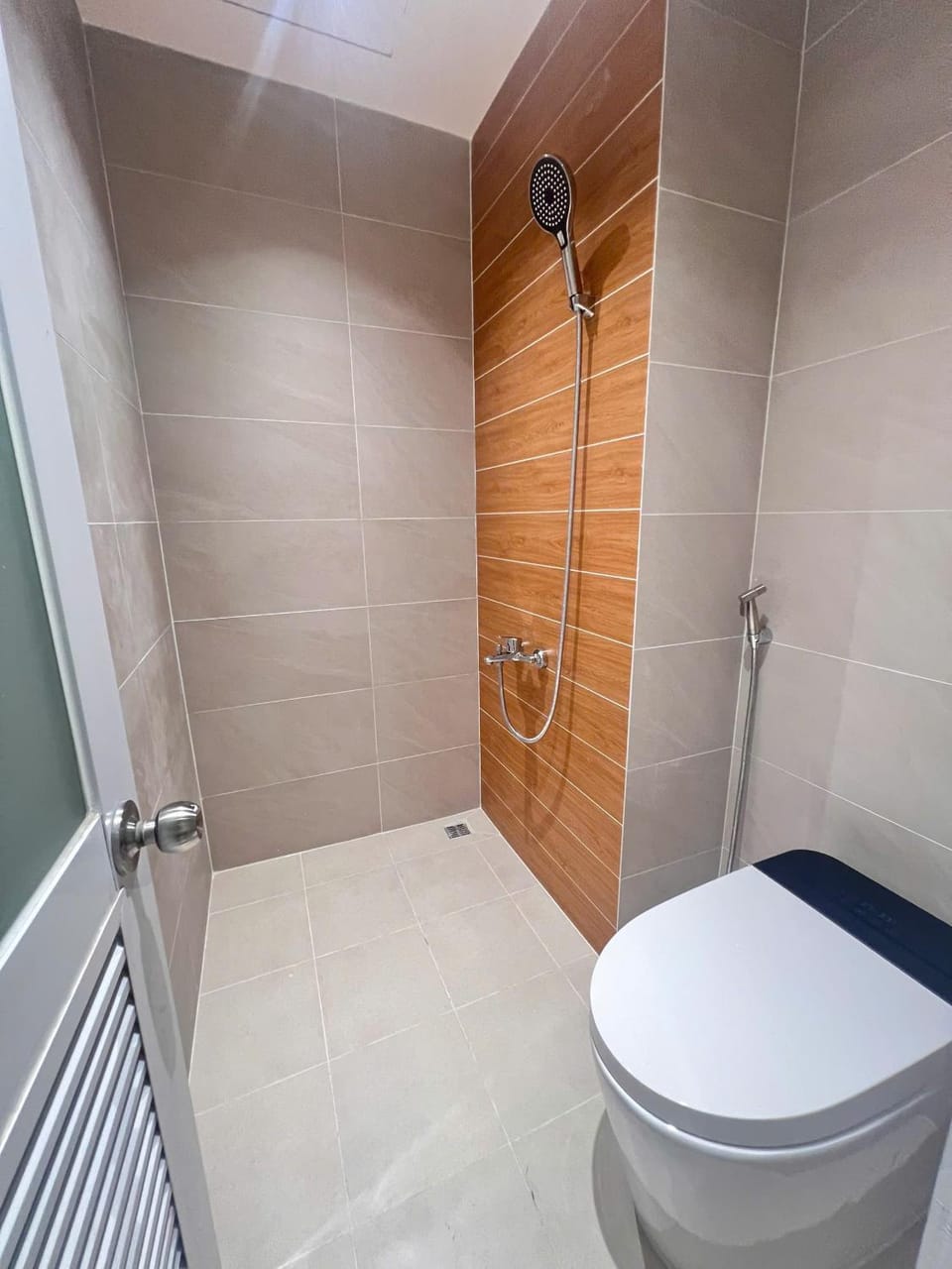 Toilet, bidet