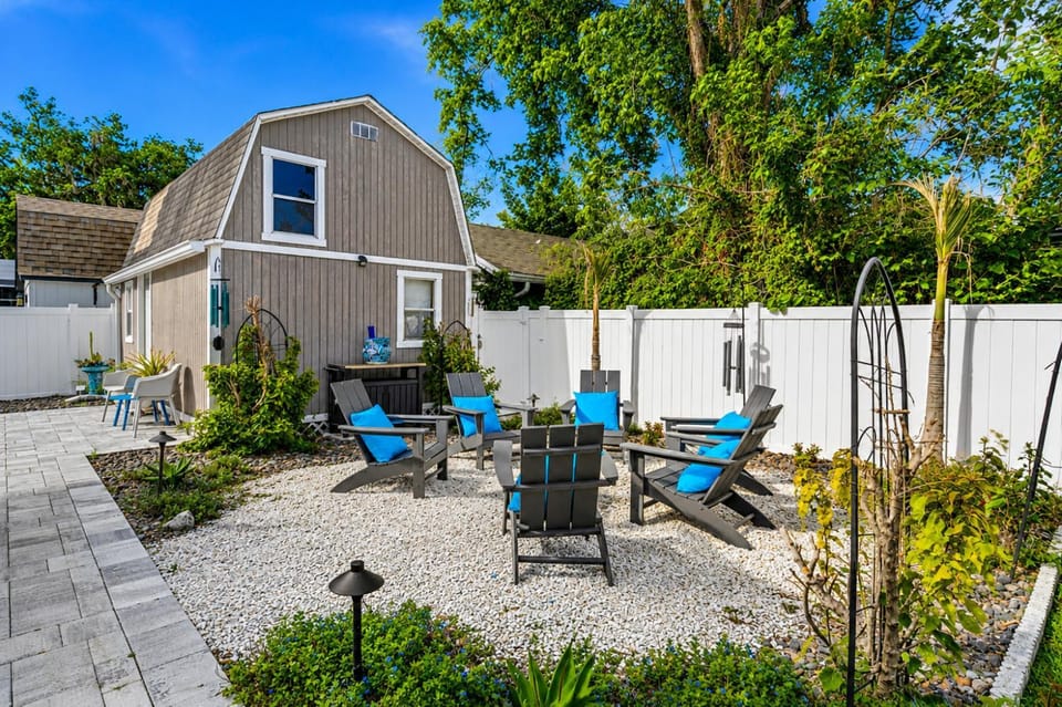 Luxe 4BR Tampa Escape w Private Pool Near Beaches House in Tampa
