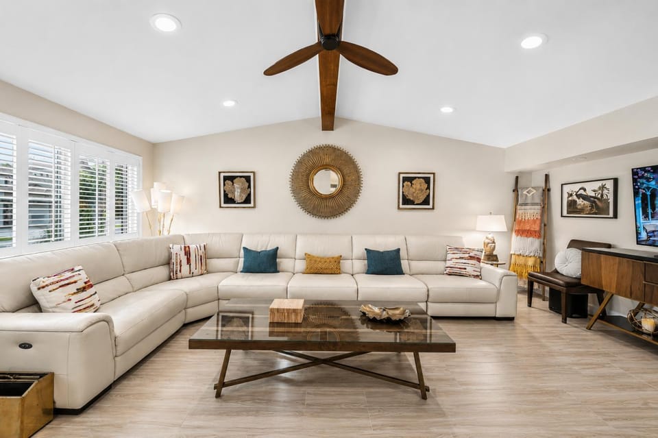 Luxe 4BR Tampa Escape w Private Pool Near Beaches House in Tampa